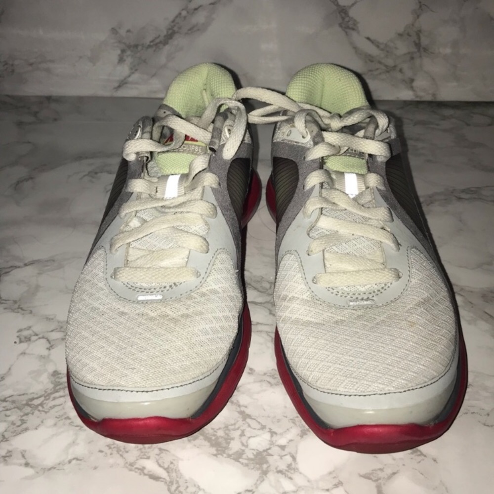 NIKE SIZE 5